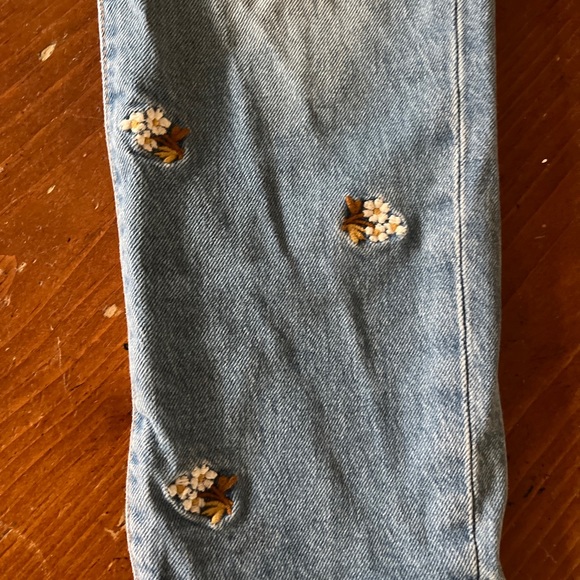 Gap Kids Daisy Embroidered Girlfriend Jeans size 10 - Picture 5 of 7